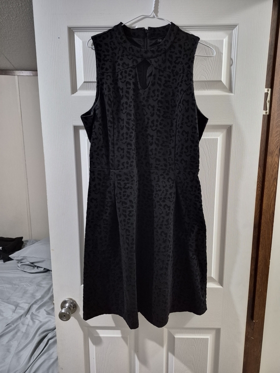 Versona Dresses & Skirts - Versona Black Sleeveless Keyhole A-Line Dress